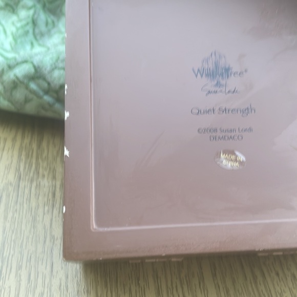 Willow Tree “Quiet Memories” collectible box - Picture 4 of 6